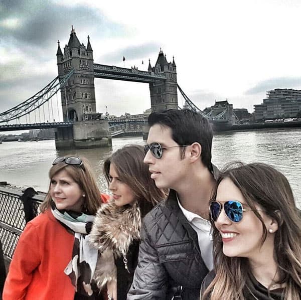 No podía faltar la selfie en el 'Puente de Londres'.