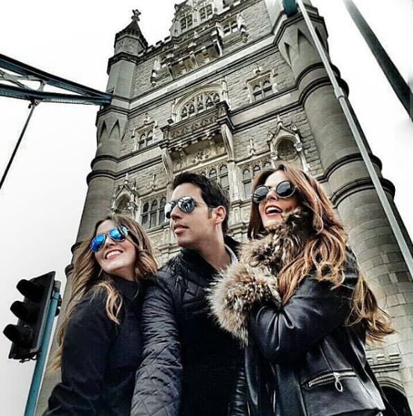 Los tres hermanos son igual de guapos.