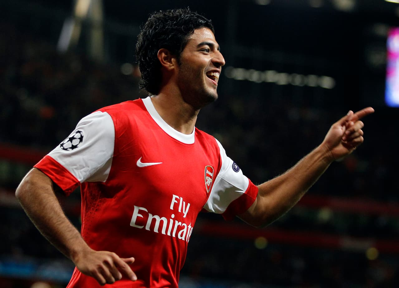 Sus mejores días los pasó en la Premier League y en La Liga, donde se convirtió en uno de los máximos ídolos de la Real Sociedad.