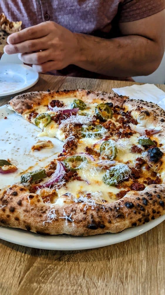 <b>Sunnyside Pizzeria </b>
<br>Dirección: 220 Sandy Springs Cir Ste 149 Atlanta, GA 30328
<br>Teléfono: (404) 343-0585
<br>Sitio web: 
<a href="https://www.sunnysidepizzeria.com/">https://www.sunnysidepizzeria.com/</a> 
<br>
<b><a href="https://www.yelp.com/map/sunnyside-pizzeria-atlanta-2">Cómo llegar</a></b>
<br>
<br>Se promocionan como un “acogedor restaurante italiano que sirve pizzas napolitanas al horno de leña, panuozzos (solo para el almuerzo) recién hechos, pasta y una cuidada selección de vinos”.