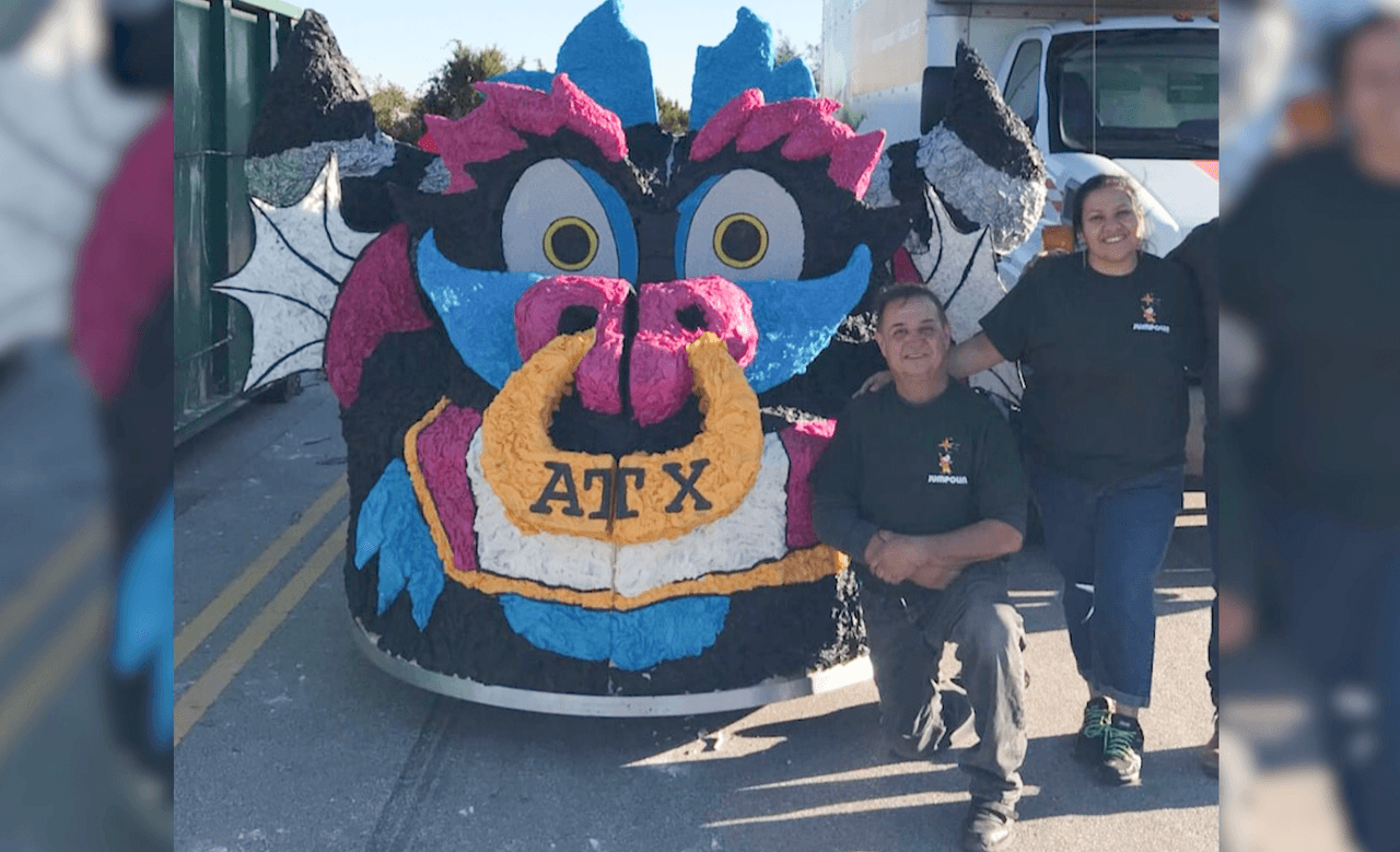“Llegamos a EEUU con 1 dólar”: familia hispana cumple su sueño americano con una tienda de piñatas 