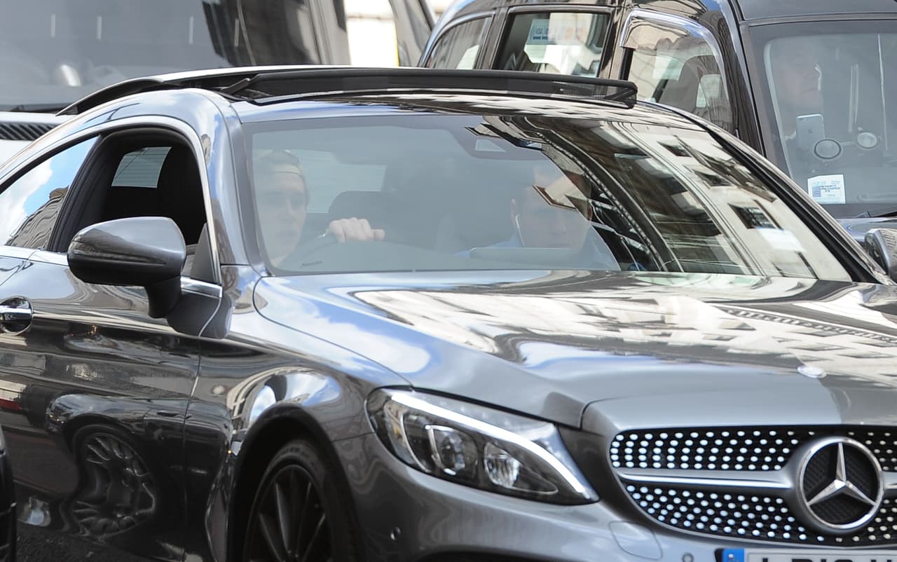 Tiene un instructor que lo trae muuuy checadito.