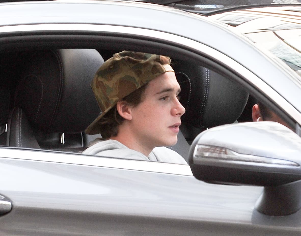 Además, manejaba un BMW nue-ve-ci-to. ¿Un regalo de sus papis?