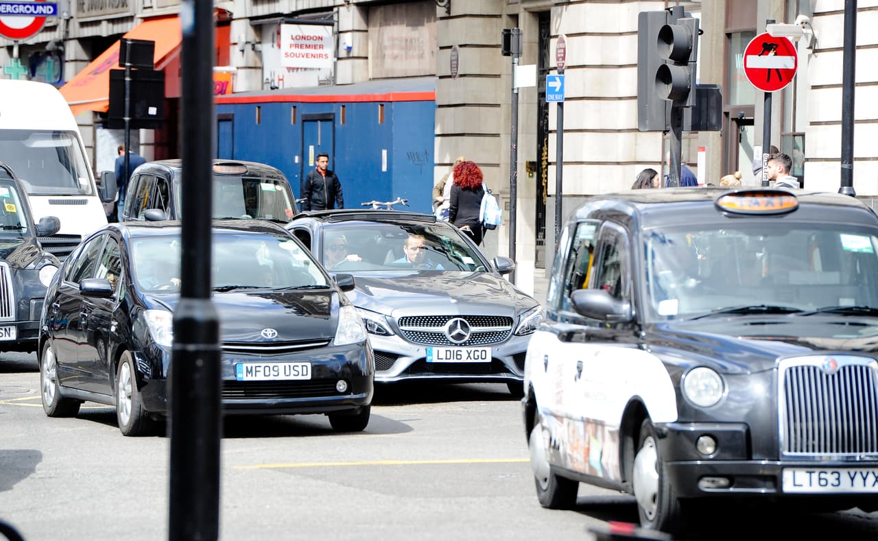 ¡Cuidado, no rebases así, chico!