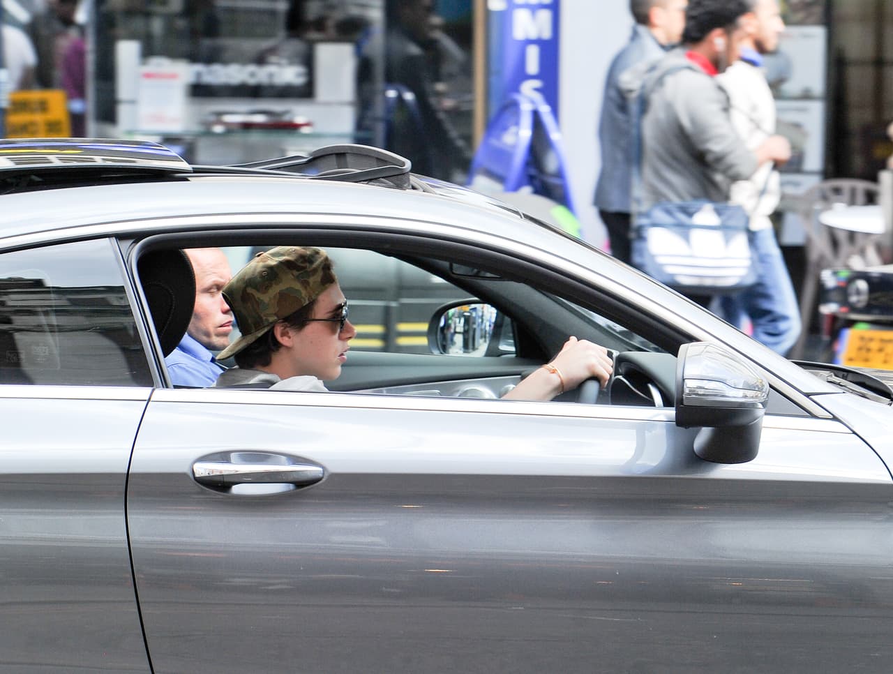 Recorrió las calles de Londres a velocidad moderada.