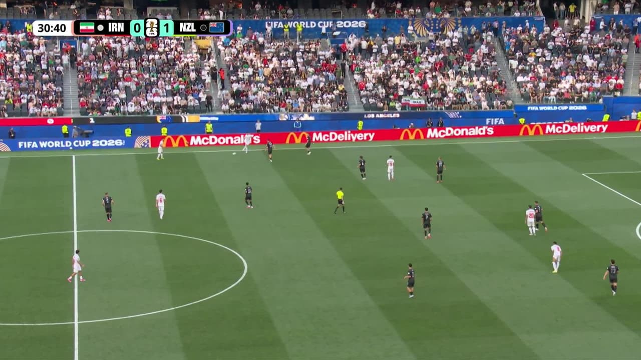 ¡GOL!  anota para Irán. Ramin Rezaeian