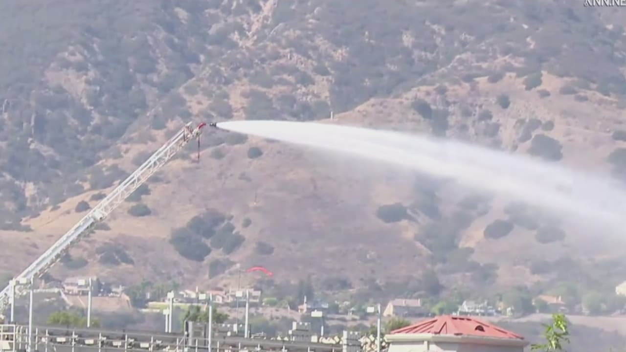 Incendio y explosión en una bodega de baterías de litio provocan evacuaciones en La Verne