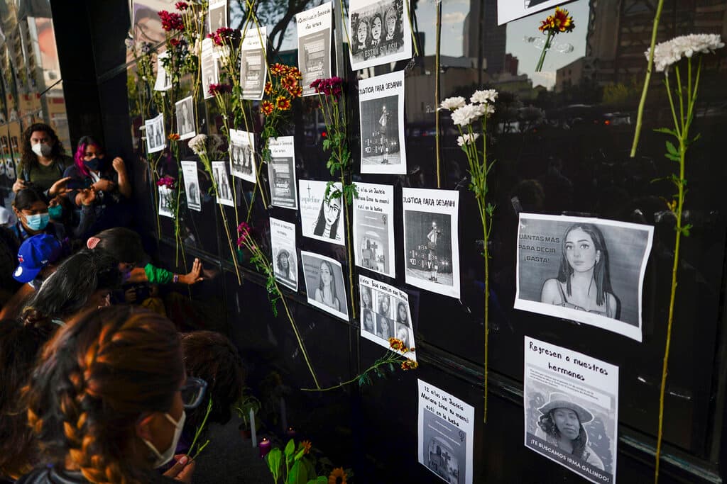 En 2021 se reportaron 969 feminicidios en México, según cifras del Secretariado Ejecutivo del Sistema Nacional de Seguridad Pública. En enero de 2022 se registraron 75 y en febrero 80 asesinatos de mujeres.