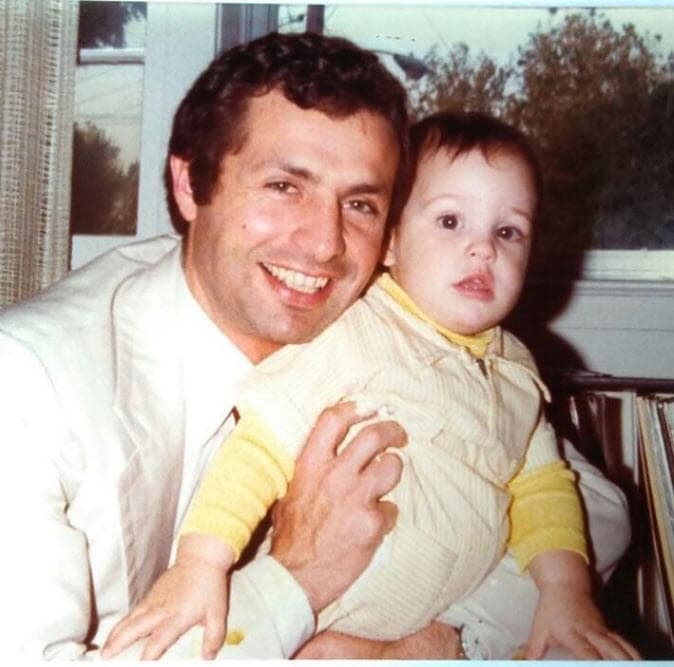 Para despedirlo, el actor dedicó un emotivo mensaje junto a esta fotografía, en la que aparece entre sus brazos.