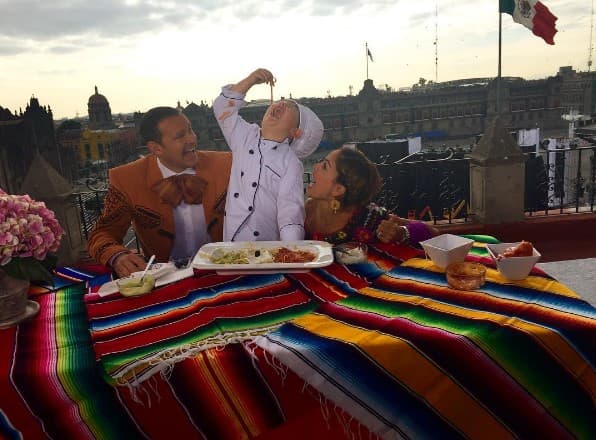 Divirtiéndonos mucho con el #MiniChefMark desde México.