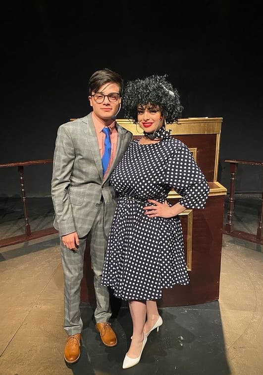 "Muy contento por la oportunidad de
<b> regresar al teatro que lo amo con todo mi corazón.</b> Gracias Adictos al Teatro por darme la oportunidad y gracias a Foro Shakespeare. Gracias a la divinidad".