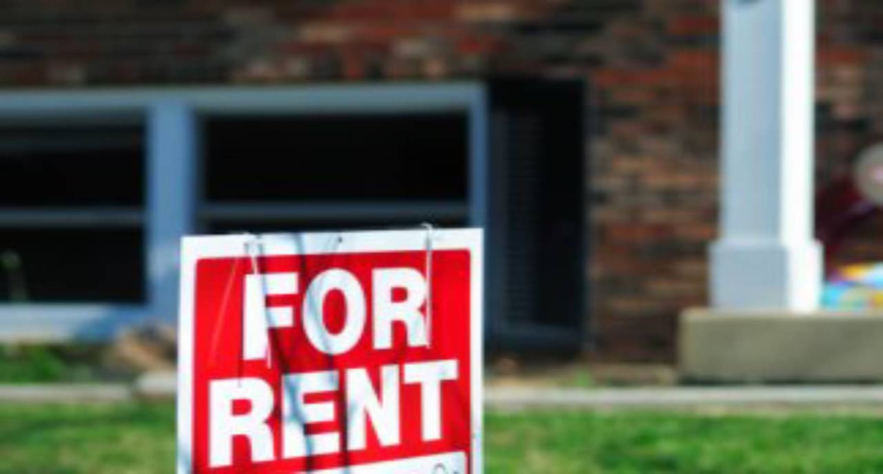 De acuerdo a un 
<b><a href="https://www.apartmentlist.com/research/national-rent-data" target="_blank">informe del blog Apartment List </a></b>que analiza el comportamiento del mercado inmobiliario, las rentas de vivienda cayeron en un 0.4 respecto al mes anterior y es la cuarta caída consecutiva del período.