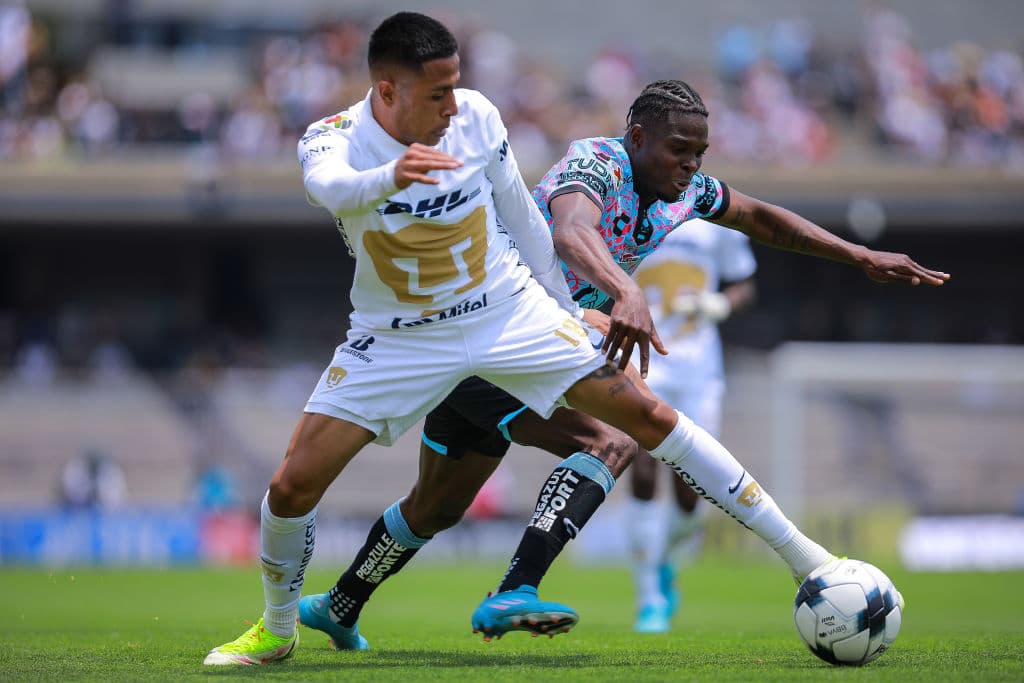 Pumas logró un valioso triunfo ante Tuzos, gracias a un doblete de Juan Ignacio Dinenno que sirvió para la victoria 2-0 sobre Pachuca, triunfo que deja a los felinos en zona de repechaje.