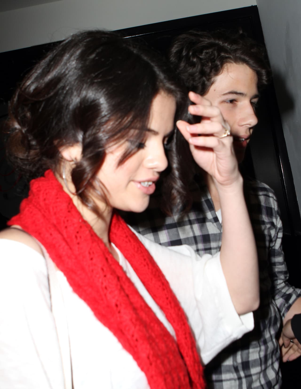 Pero se rumora que todo acabó entre ellos porque entre Selena y Miley (quien anduvo primero con Nick) había una fuerte rivalidad y no se llevaban bien.