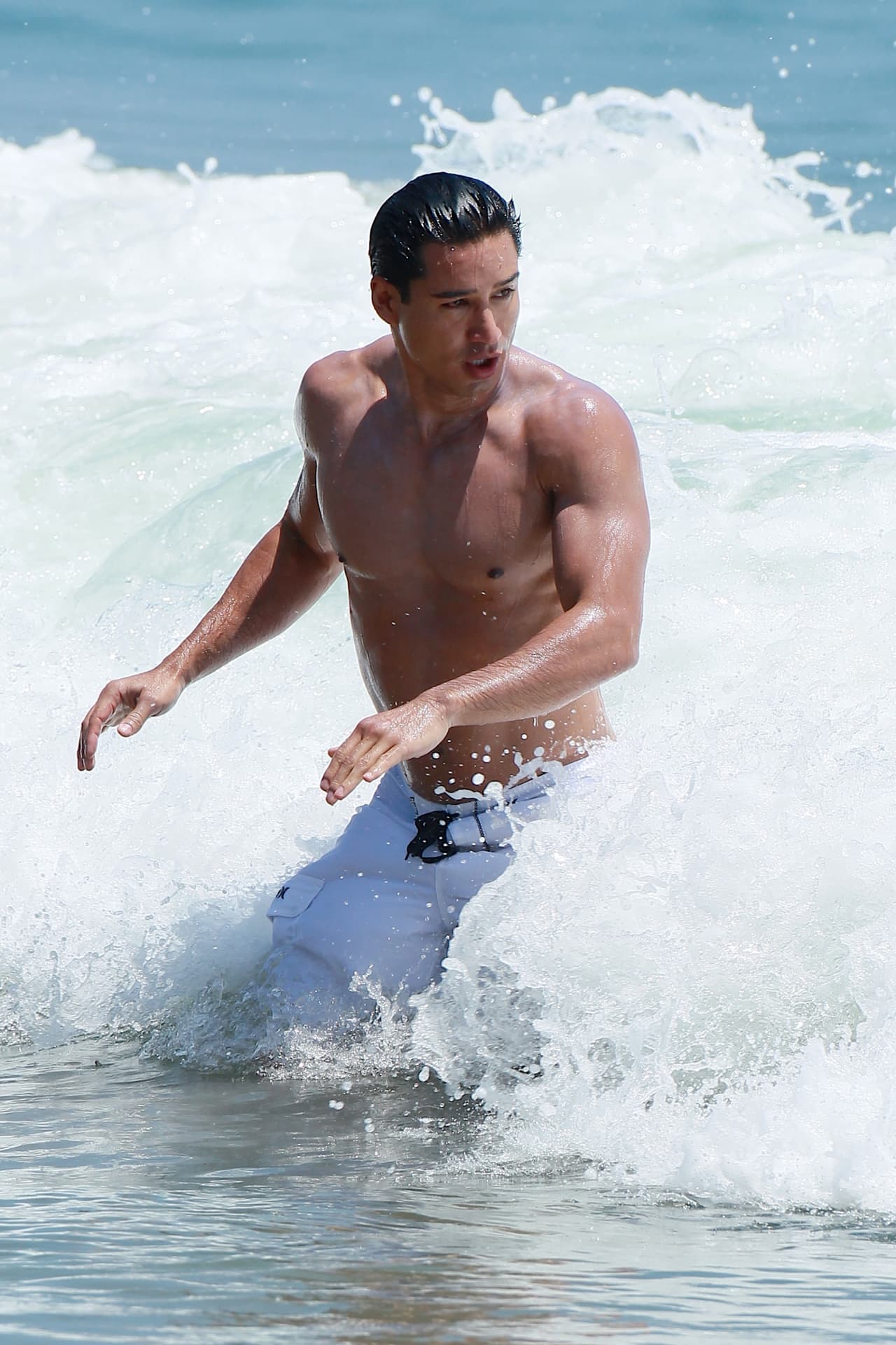 Y las olas decidieron tratarlo un poquito mal.