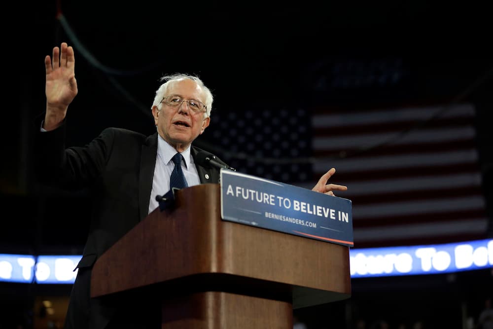 Sanders compite como demócrata por la cobertura mediática