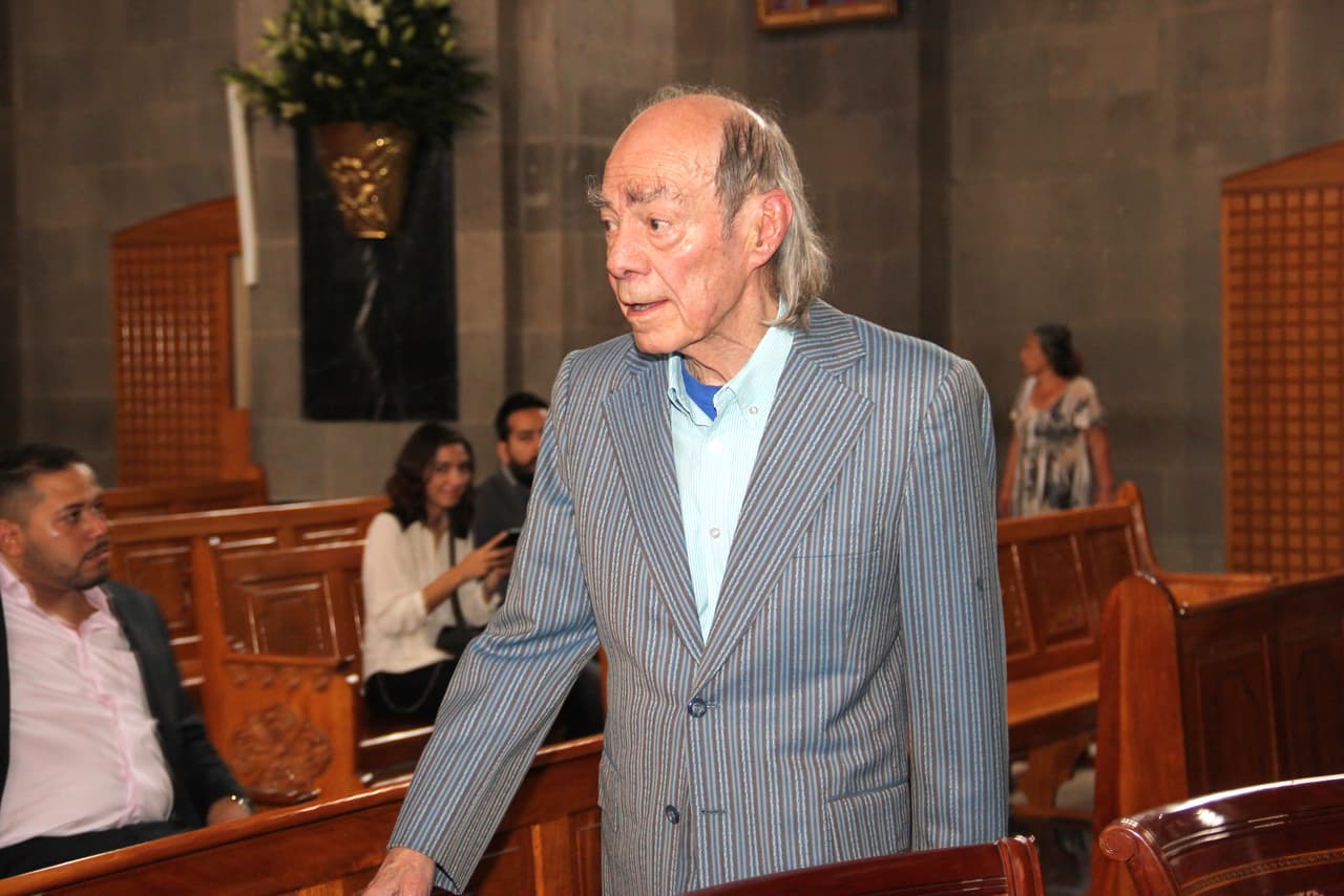 El comediante murió a las 3:40 am en su casa. "Estaba dormidito y dejó de respirar. Ya está en el cielo, está bailando seguramente, está con sus hermanos”, dijo entre lágrimas su hijo.