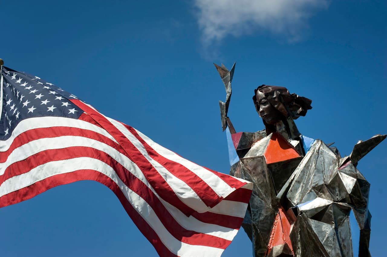 Una Virgen de 40 pies de altura dará la bienvenida a los migrantes en la frontera