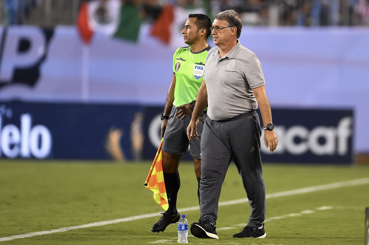 Así se fue el primer tiempo y para la segunda parte, el técnico argentino Gerardo Martino hizo cambios al sacar a Roberto Alvarado por Rodolfo Pizarro.