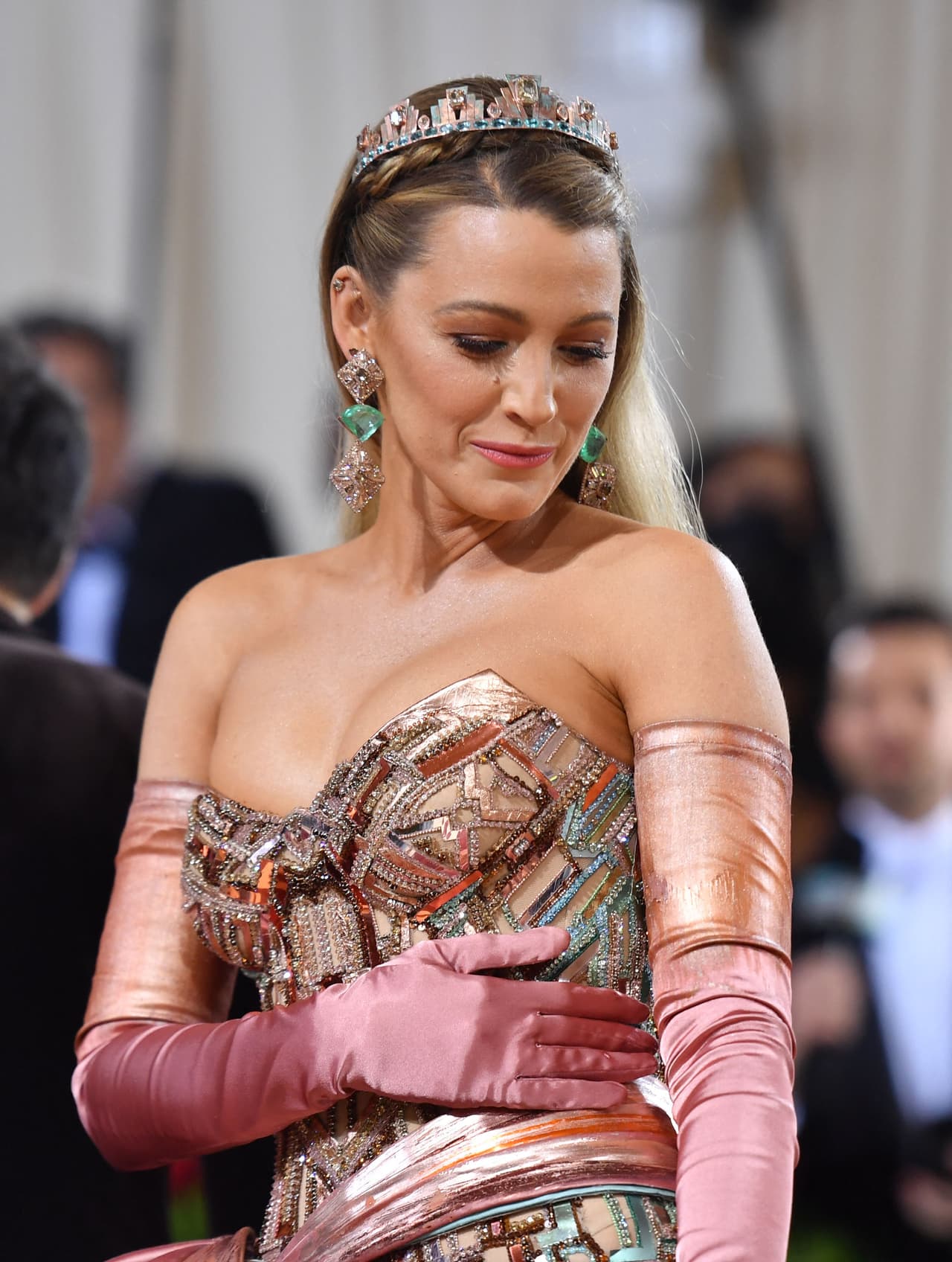 Además, la corona que llevaba en la cabeza era un
<b>guiño a la Estatua de la Libertad.</b>
<br>