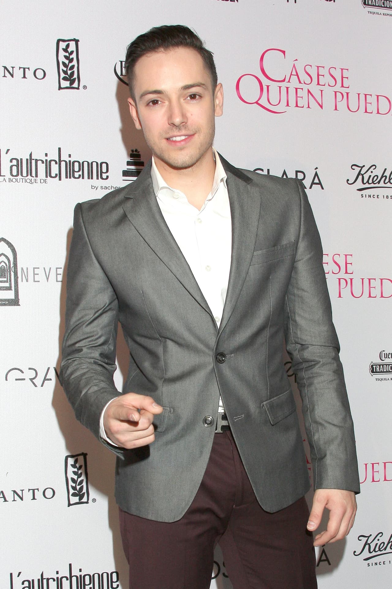 A lo largo de su carrera como solista, Pee Wee ha lanzado tres álbumes de estudio ‘Yo soy’, ‘Vive2Life’ y ‘El PeeWee’, así como un EP titulado ‘D.N.A.’. Además, cuenta con varios sencillos y colaboraciones con reconocidos artistas como Juan Magán con quien lanzó la canción ‘Tú lo sabes’.