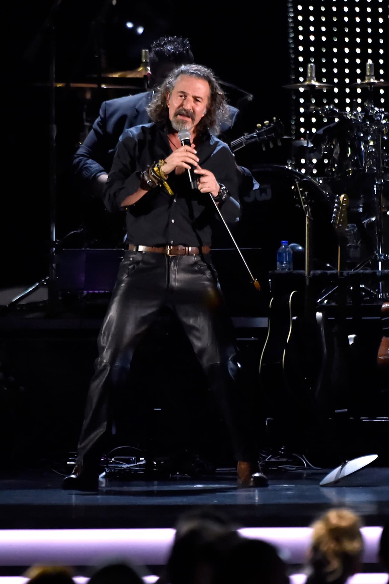 <b>José María Cano</b>
<br>Es reconocido por ser fundador e integrante del grupo Mecano, el cual tuvo su mejor época en las décadas de los 80 y 90.