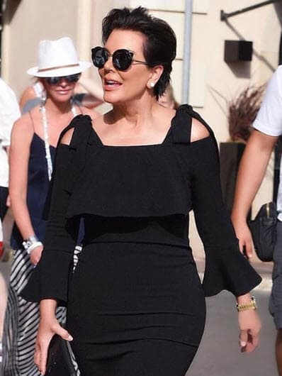 La matriarca del clan Kardashian ha demostrado más de una vez que se mantiene en tan buena forma como sus polémicas hijas.