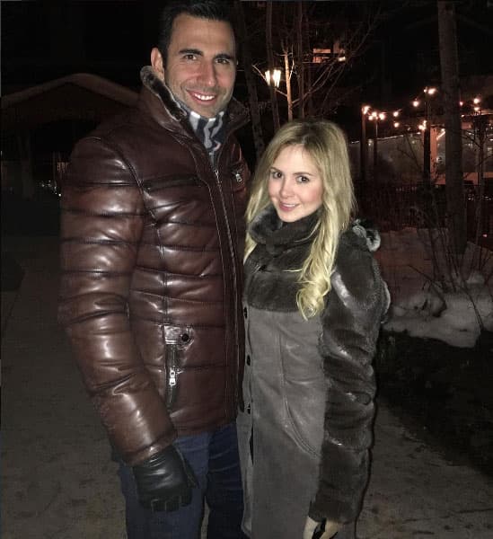 Él es su pareja, y aunque tiene pocos meses de embarazo, ya esperan con ansias al nuevo integrante de la familia.