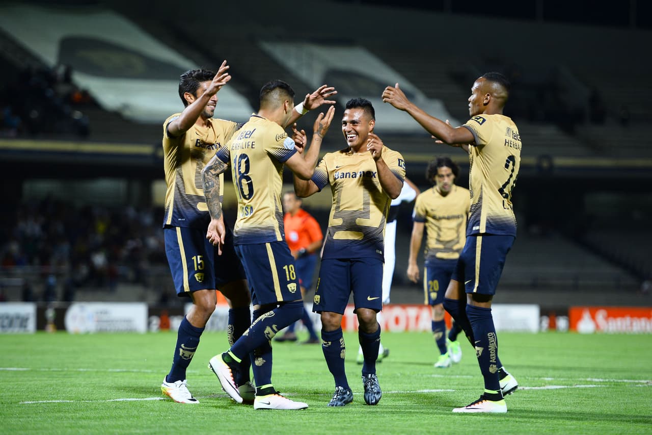 Pumas goleó al Olimpia en el Estadio Olímpico Universitario.