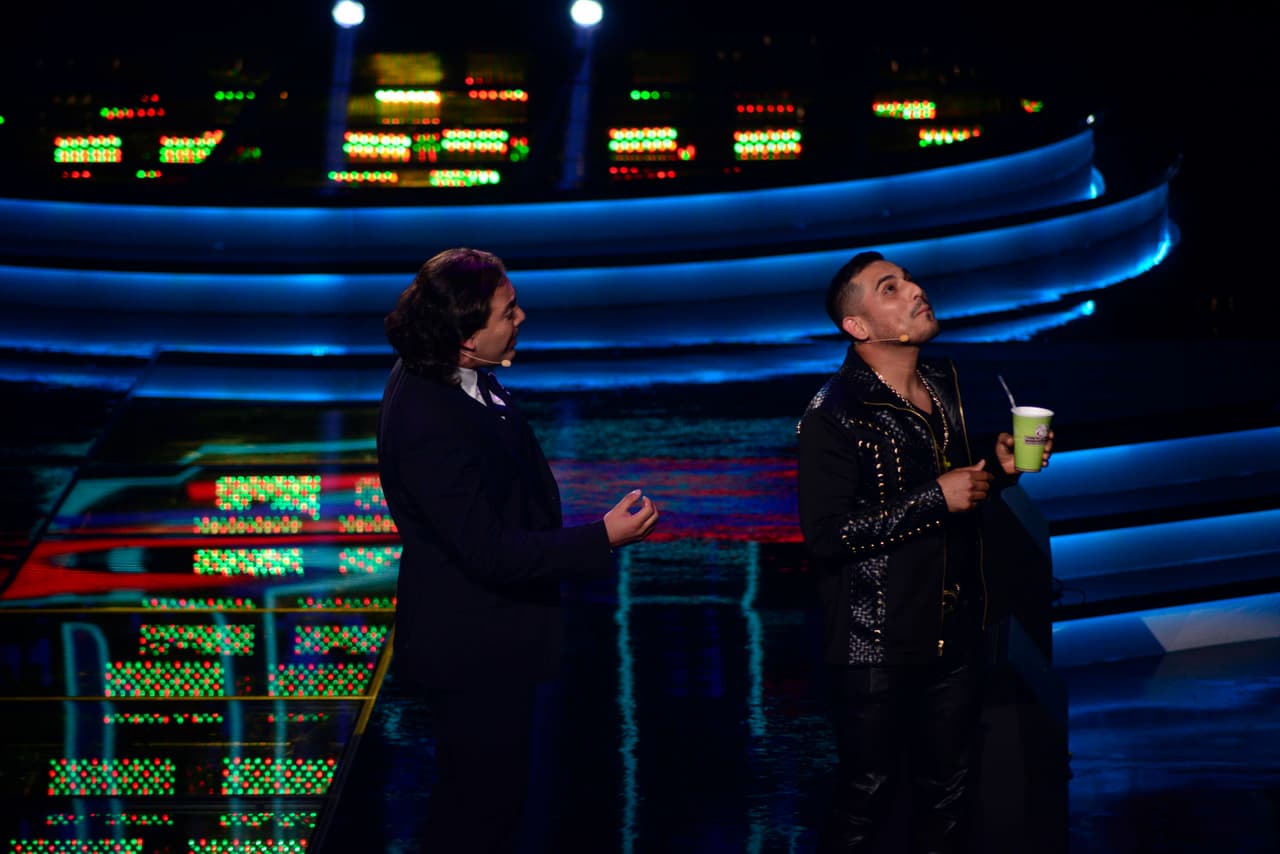 Parece que no se llevan bien, pero la realidad es que Espinoza y Cristian tienen una gran relación de amistad, eso sí, no dejan de pelear, decirse de cosas, bailar y cantar juntos logrando todo un show, pero al final, este dueto nos hace reír con sus ocurrencias.