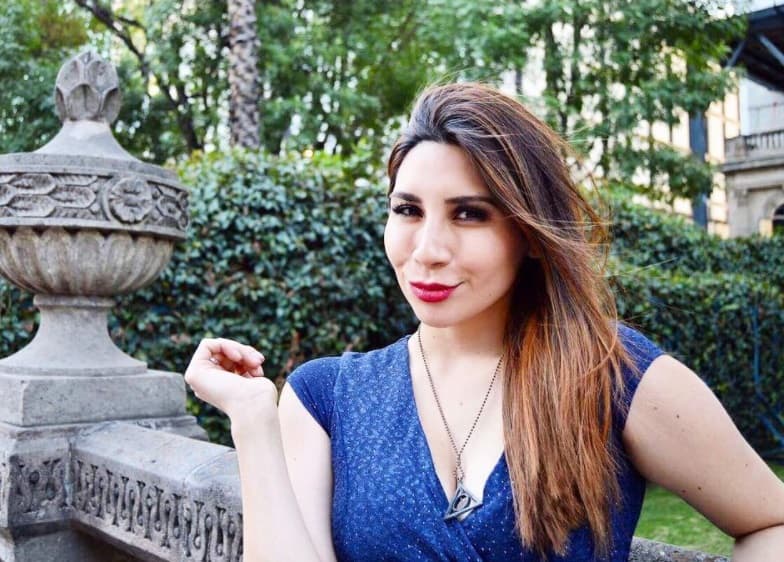 En esa intervención “(Me hicieron) la bichectomía porque sonreía y me veía muy redonda. Yo solo quería eso, pero el cirujano me dijo que también necesitaba la papada y la nariz me la rellenó. En ese entonces me puso ácido hialurónico en los labios y en el mentón, bótox en la frente y en las patas de gallo, y me gustó el resultado", declaró a la revista TV Notas.