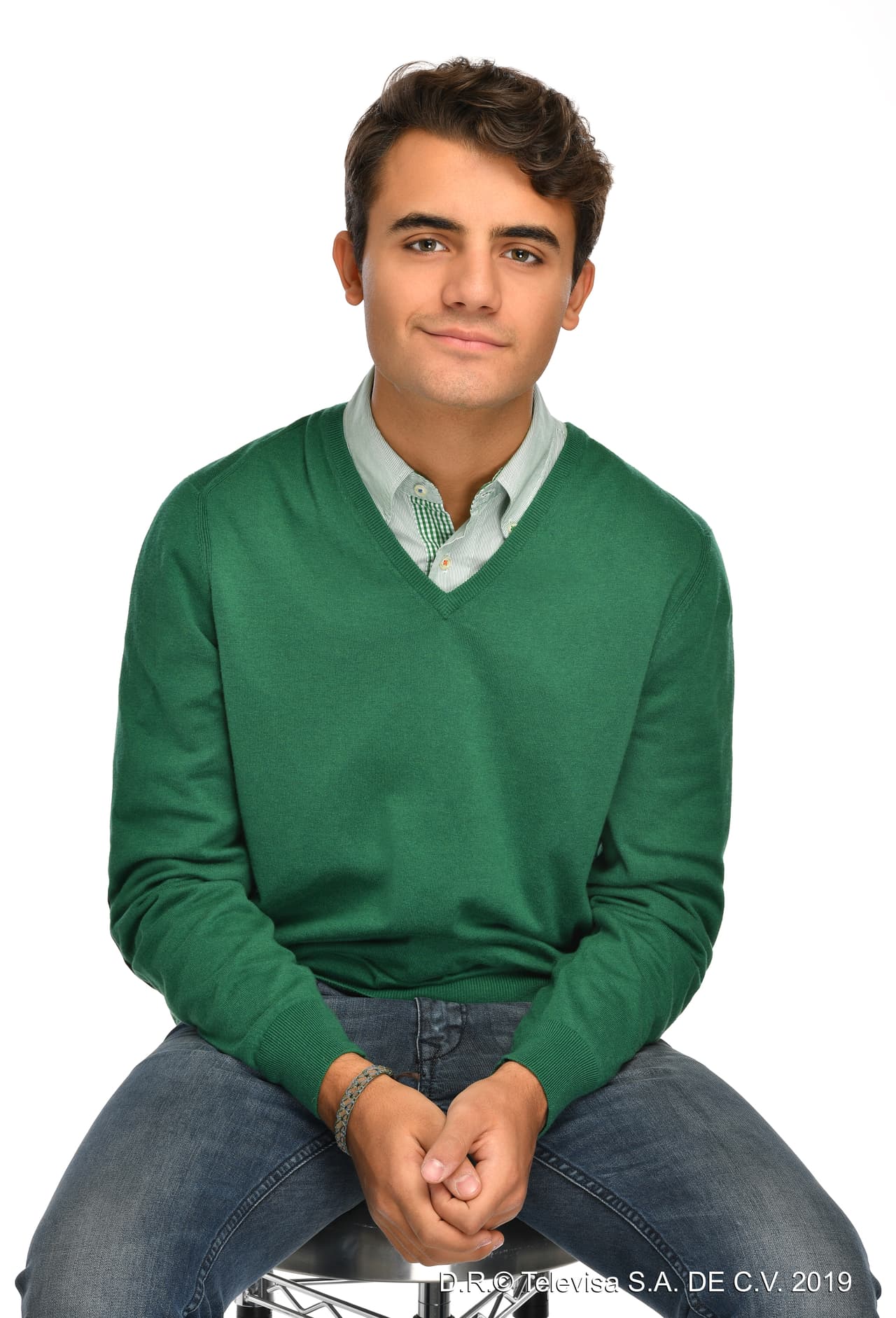 Será un joven rebelde y no le gustará la atención que recibe como hijo del presidente, por lo que tendrá problemas de alcoholismo.