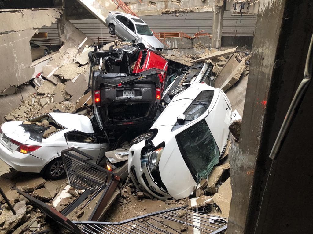 Fuertes vientos y tormentas ocasionaron que una grúa callera sobre un complejo de apartamentos de la ciudad.