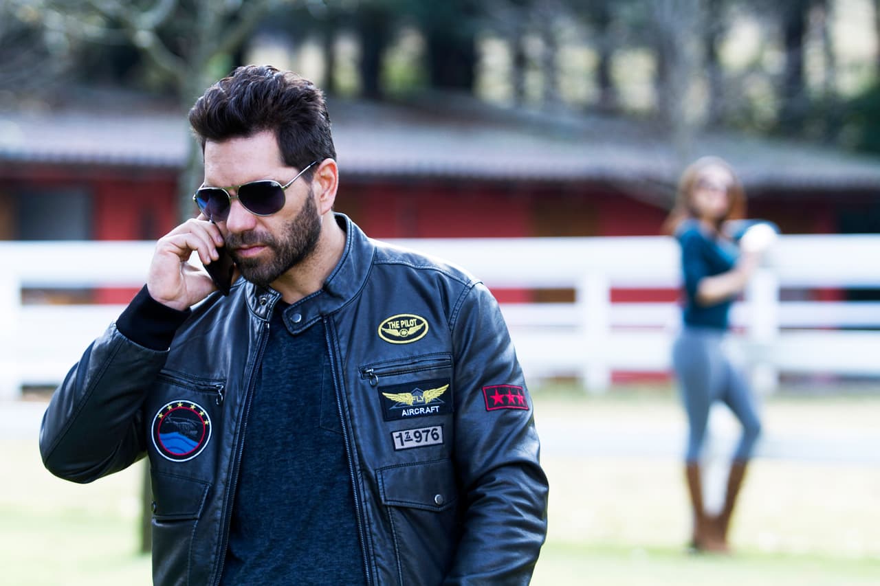 Pero sabía que un golpe tan fuerte no lo podría dar solo.