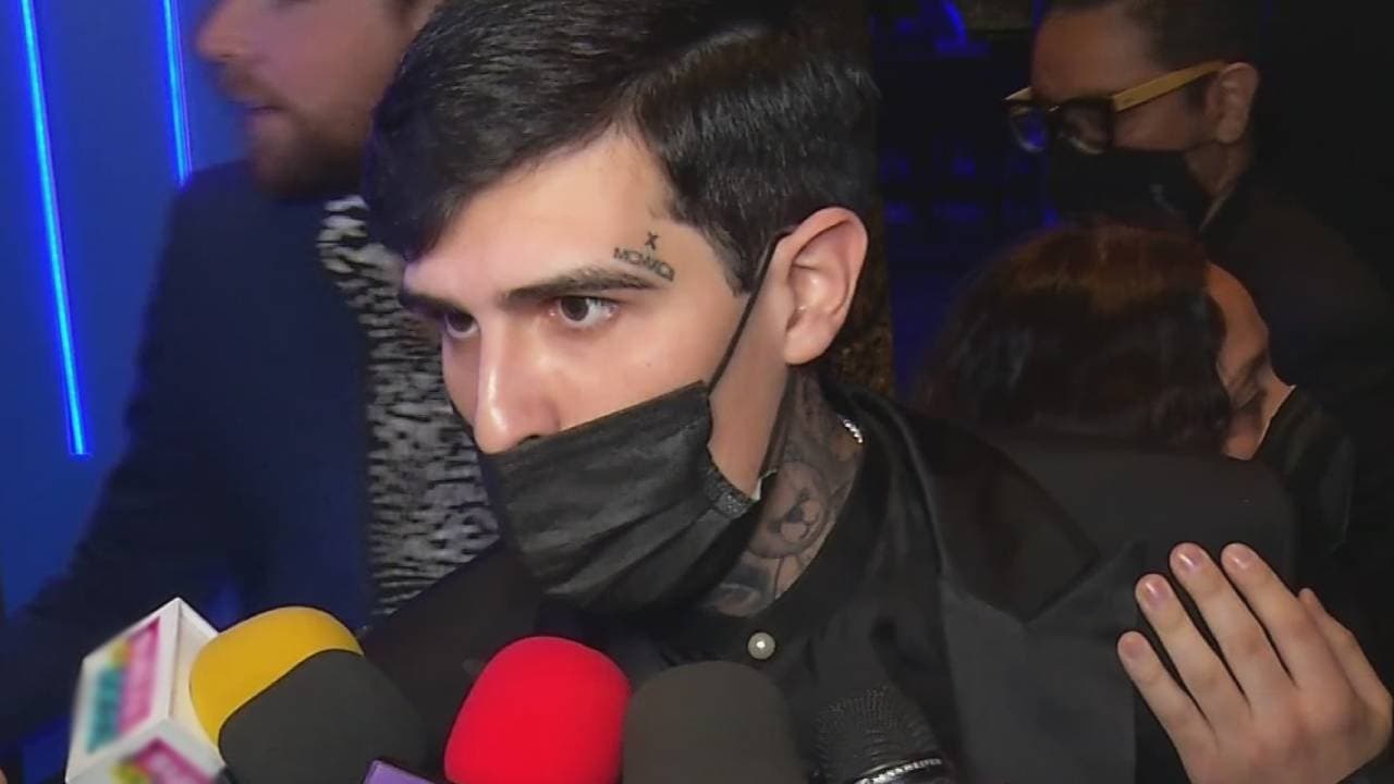 En video: "payaso tú" y "Dios te bendiga", así respondió Adriel Favela al insulto de un reportero