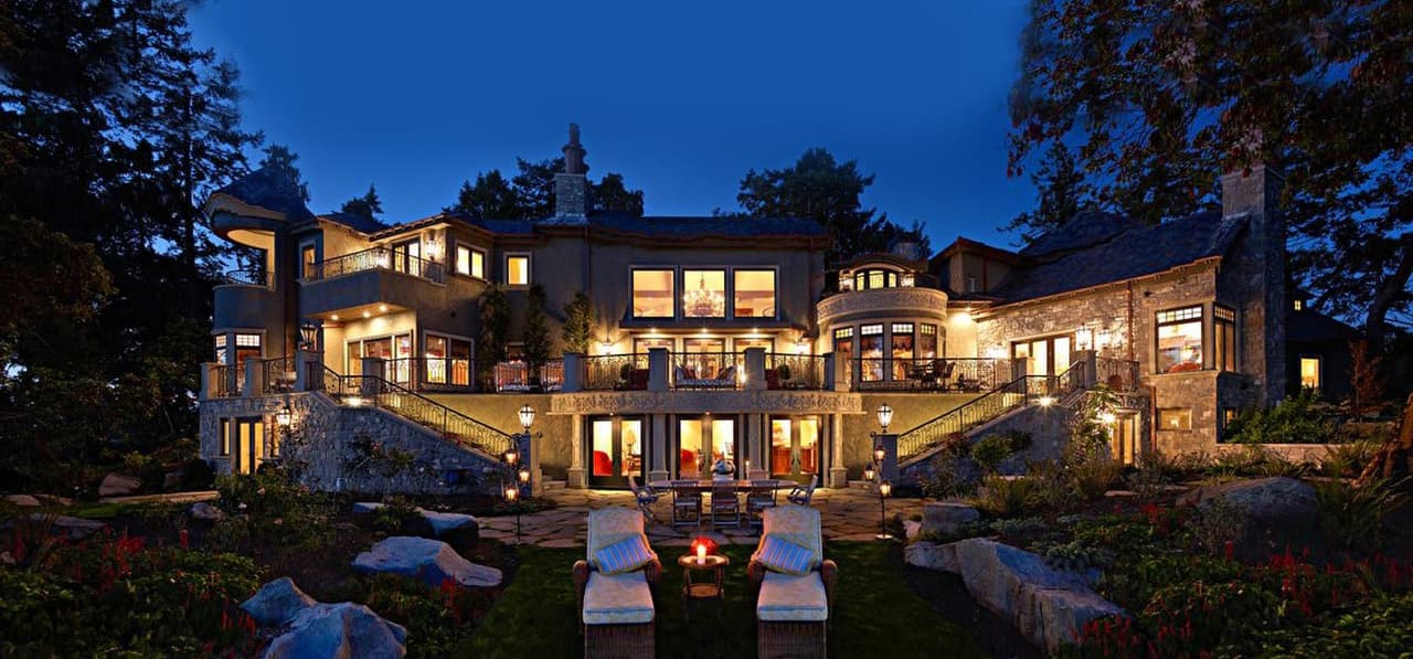 Un empresario "misterioso y extremadamente rico", según The Grosby Group, la adquirió en 2012. Pagó por ella $14.1 millones de dólares.