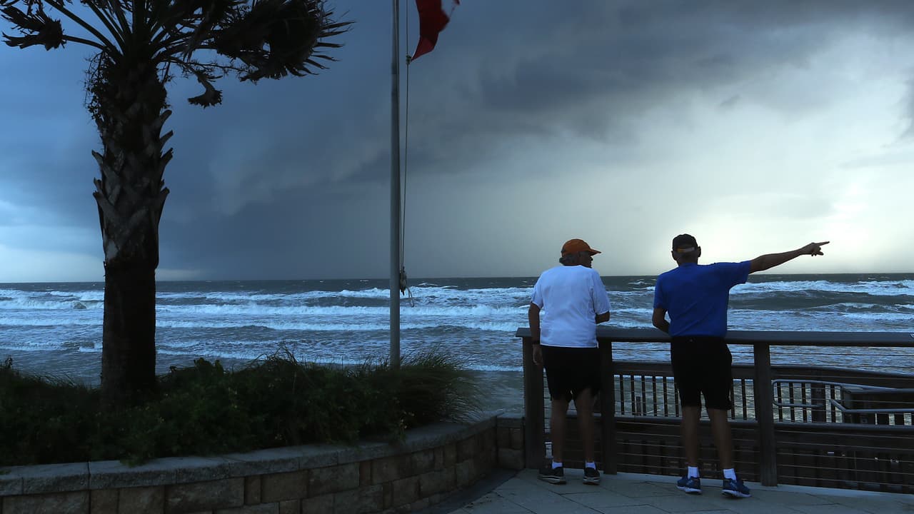 Área de baja presión podría desarrollarse en su camino hacia Florida y Georgia