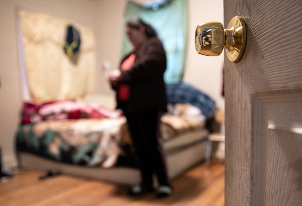 "Todo se va a acumular": inquilinos lamentan que las moratorias contra desalojos no aliviarán las deudas de alquiler