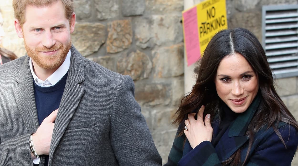 Según The Sun, el personal del palacio también está conmocionado porque la pareja ya tiene como su jefa de comunicaciones a 
<b><a href="https://www.linkedin.com/in/sara-latham-055280/?originalSubdomain=uk&src=aff-lilpar&veh=aff_src.aff-lilpar_c.partners_pkw.10078_plc.Skimbit%20Ltd._pcrid.449670_learning&trk=aff_src.aff-lilpar_c.partners_pkw.10078_plc.Skimbit%20Ltd._pcrid.449670_learning&clickid=zHcy4vQ5dxyJRcYwUx0Mo3c3UklSm8xn7Q4hyE0&irgwc=1">Sara Latham.</a></b>