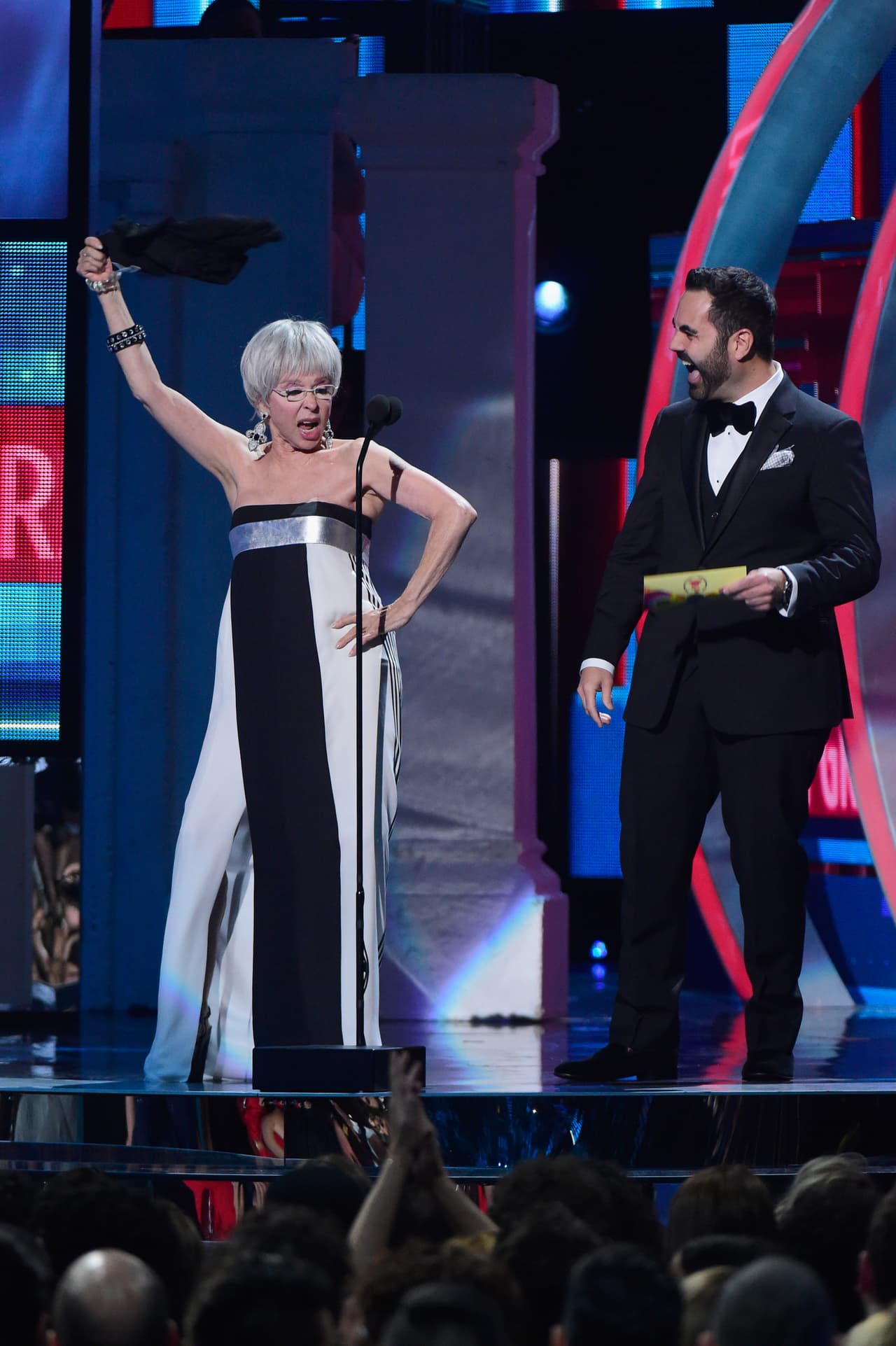 ¡WEPA! Nuestra Rita Moreno también se encendió en esta noche de #LatinGRAMMY.
