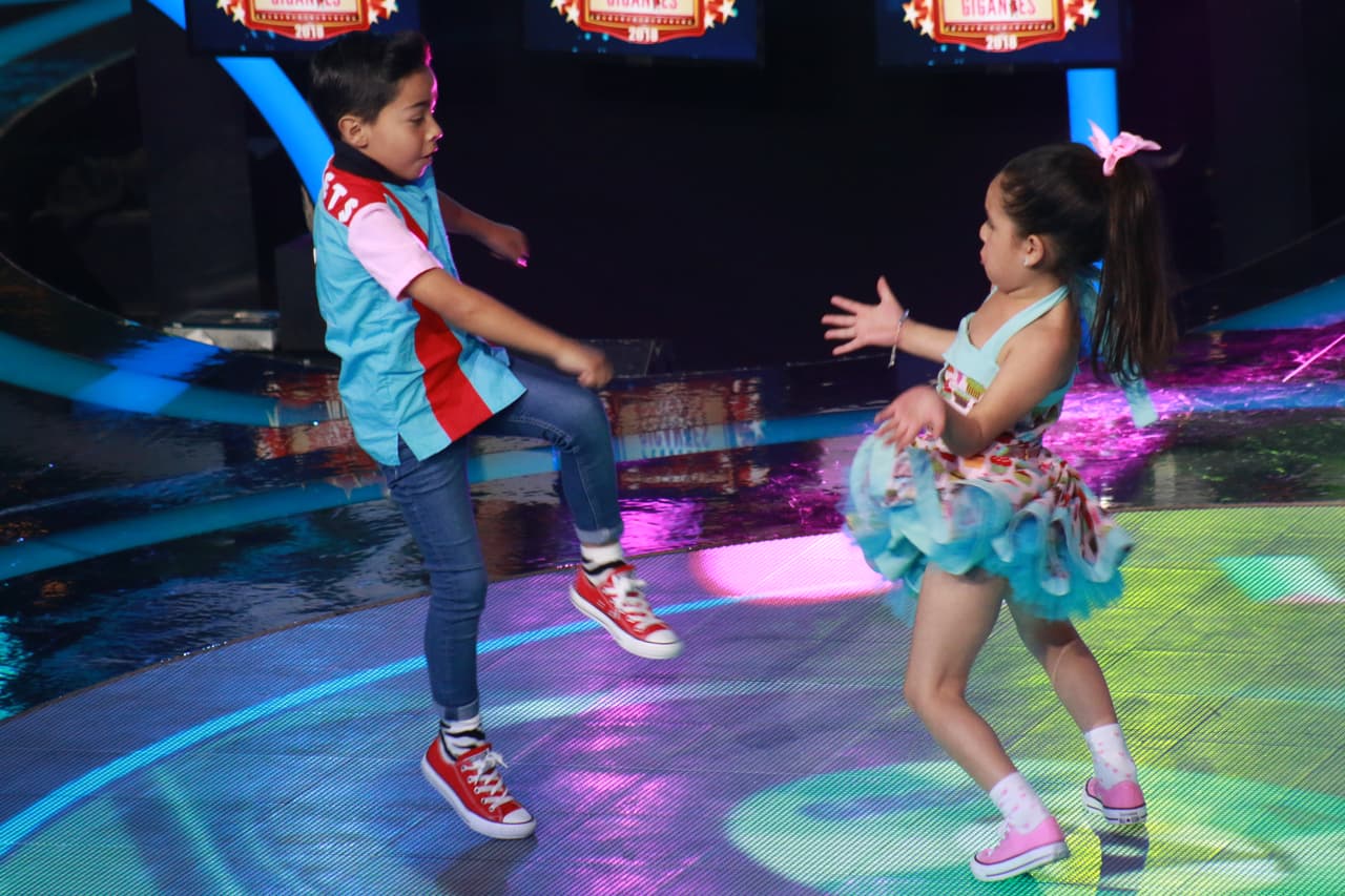 En baile, Diego Rodríguez de 8 años y Luisángeli Espinosa de 7 años mostraron sus habilidades. No tuvieron que medirse en un duelo.