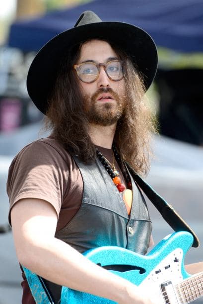 Para su hijo, Sean Lennon, él está en el lugar número uno de su corazón: saber que su padre fue uno de los mejores músicos de todos los tiempos le provoca gran felicidad.