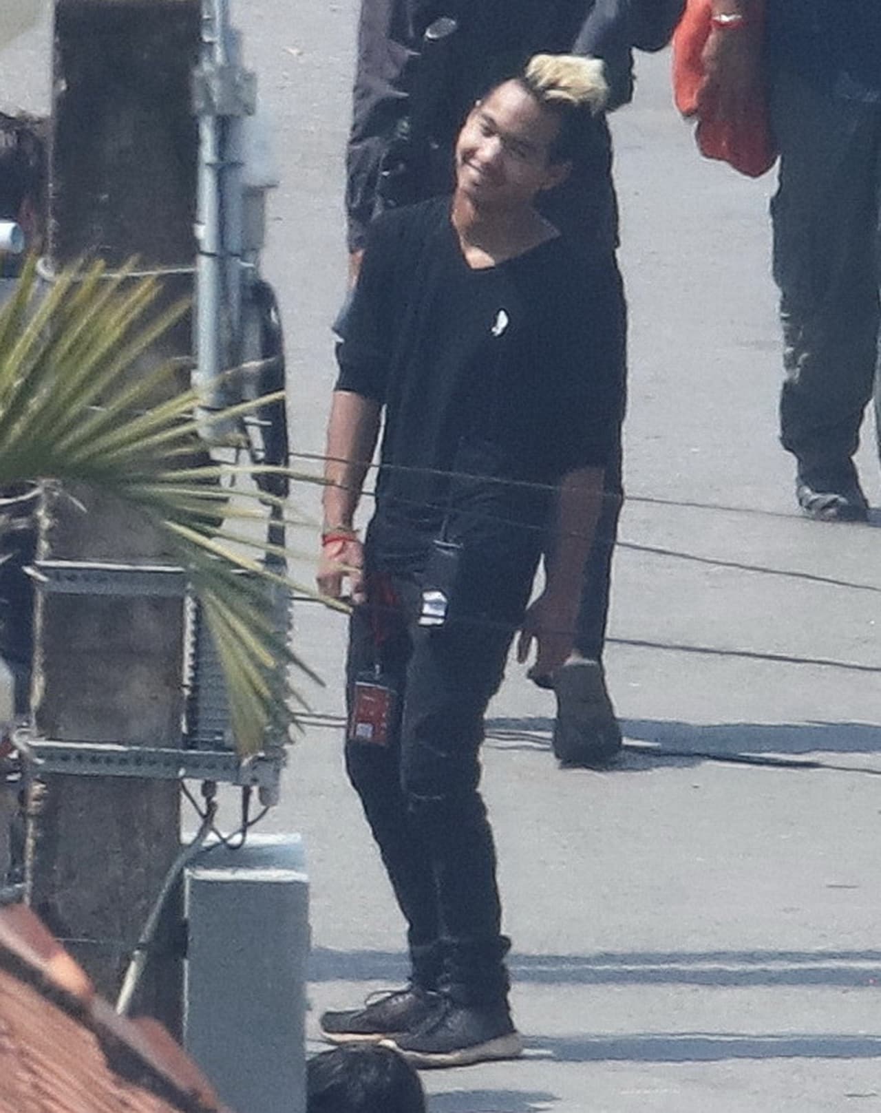 El nuevo chico rubio de la familia.