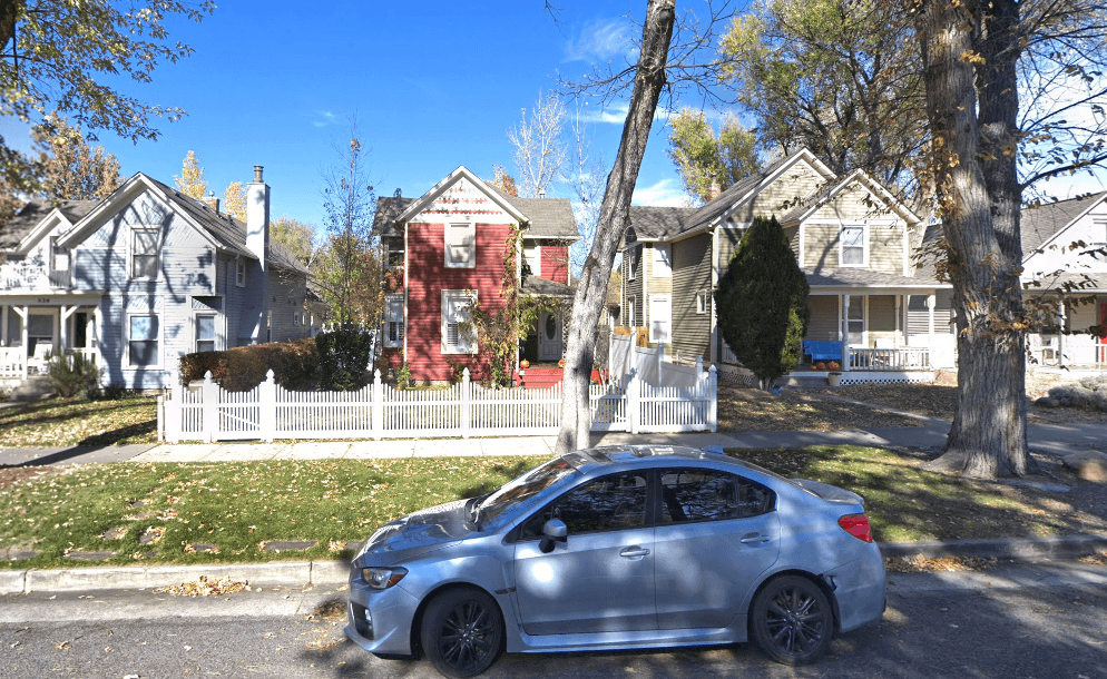 Acusan a la dueña de la guardería clandestina que ocultaba a 26 niños tras una falsa pared