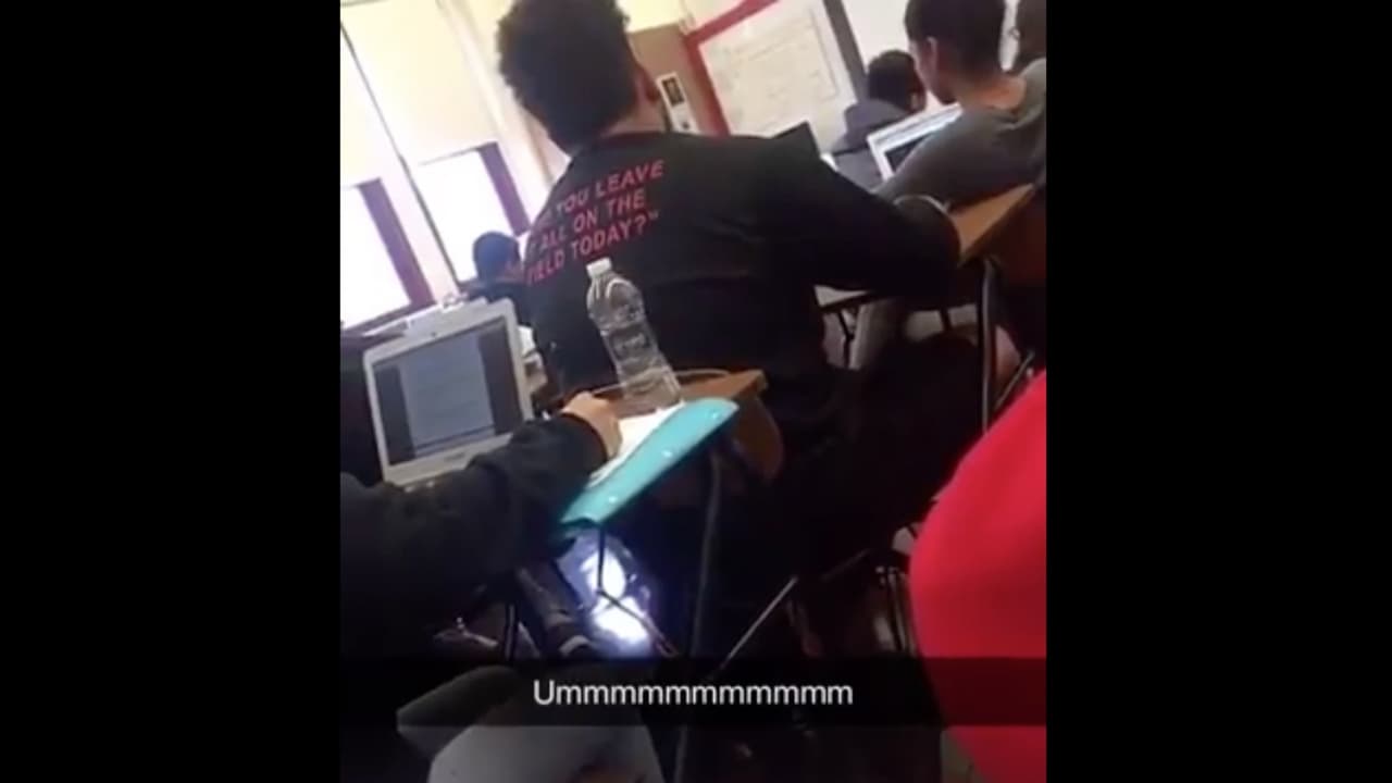 Video: Una maestra pide a un estudiante que "hable en americano"