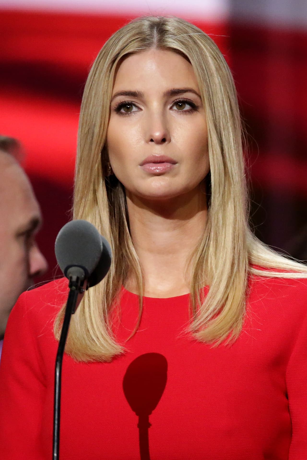 El 21 de julio, Ivanka Trump tuvo a su cargo la presentación de su padre Donald Trump como candidato oficial del partido republicano. Antes de la gran velada, ella y su padre hicieron pruebas de sonido. Así lucían sus ojos color miel.