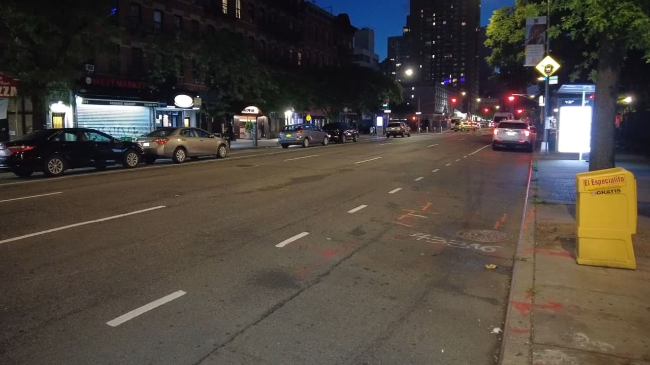 Sospechoso enmascarado dispara contra tres hombres y mata a dos de ellos en Manhattan
