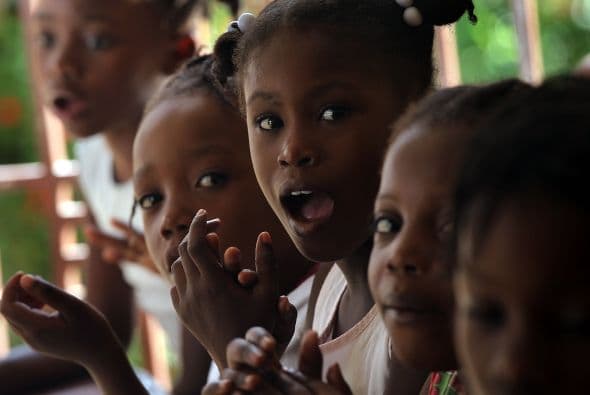 El ministro de Trabajo, Max Puig, recordó que la ley de seguridad social estableció en el 2001 que los niños menores de cinco años, cuyos padres coticen en el sistema de seguridad social, deberían tener acceso a las estancias infantiles donde recibirían cuidado y alimentación.