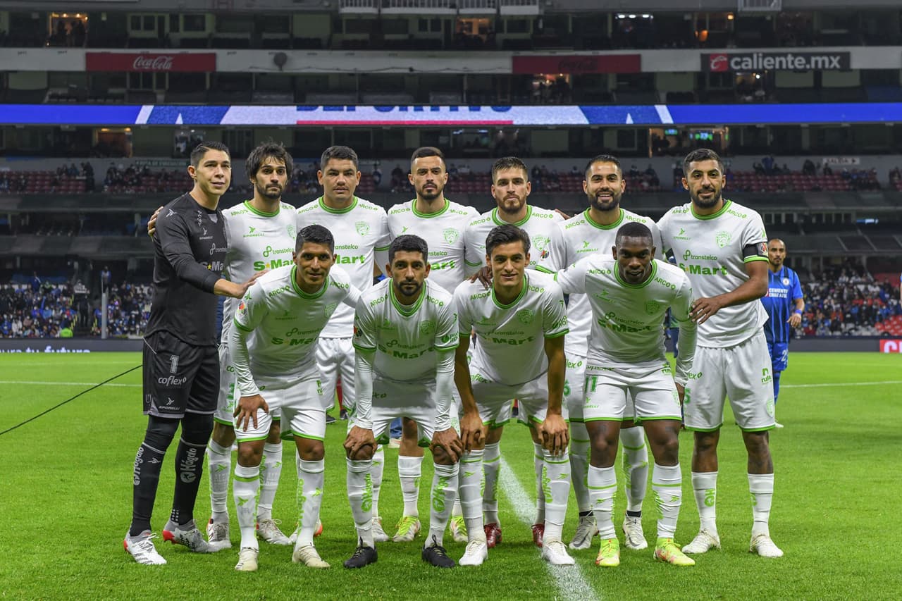 Cruz Azul se presentaba por segunda vez en el Azteca tras debutar en el torneo con el pie derecho en el mismo recinto ante Xolos. Esta vez, Juárez era el rival a vencer.