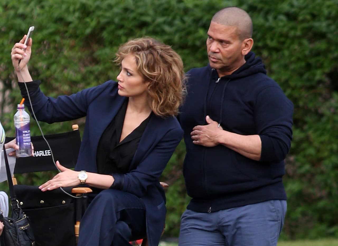 De un lado, del otro, por arriba y por abajo, así le gustan a JLo las selfies.